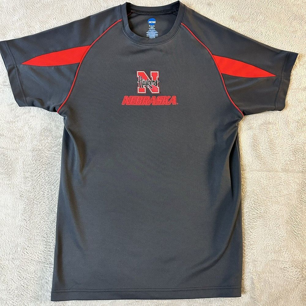 Nebraska Huskers Workout Shirt Mens Medium Red‎ Black NCAA Shirt Stretch